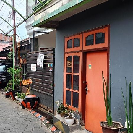 Hotel Oyo Life 93382 Gajayana Kost Female Only Syariah Jenggrik Exterior foto