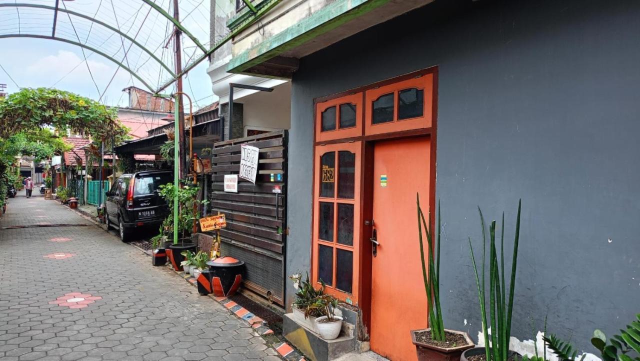 Hotel Oyo Life 93382 Gajayana Kost Female Only Syariah Jenggrik Exterior foto