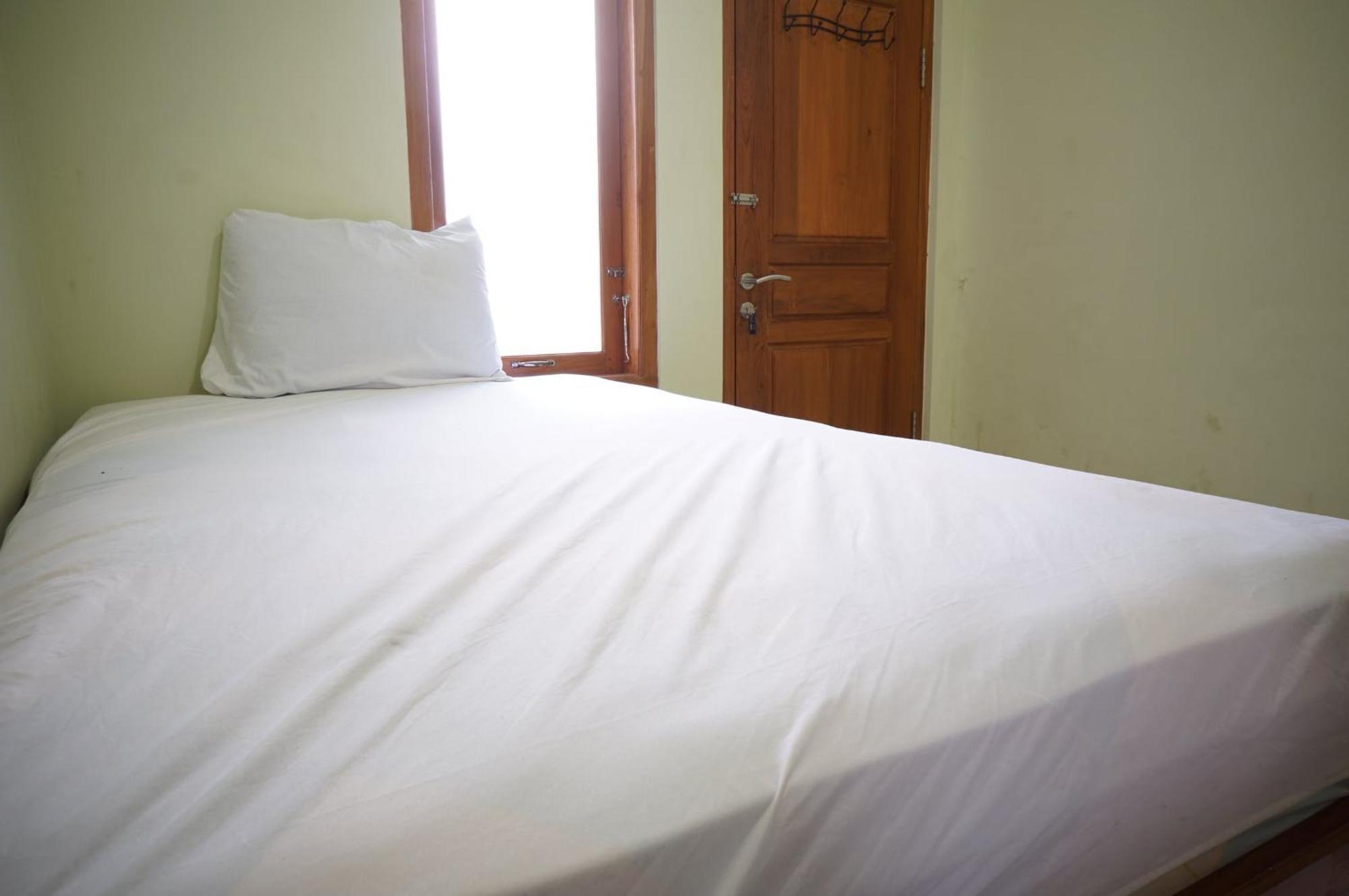 Hotel Oyo Life 93382 Gajayana Kost Female Only Syariah Jenggrik Exterior foto