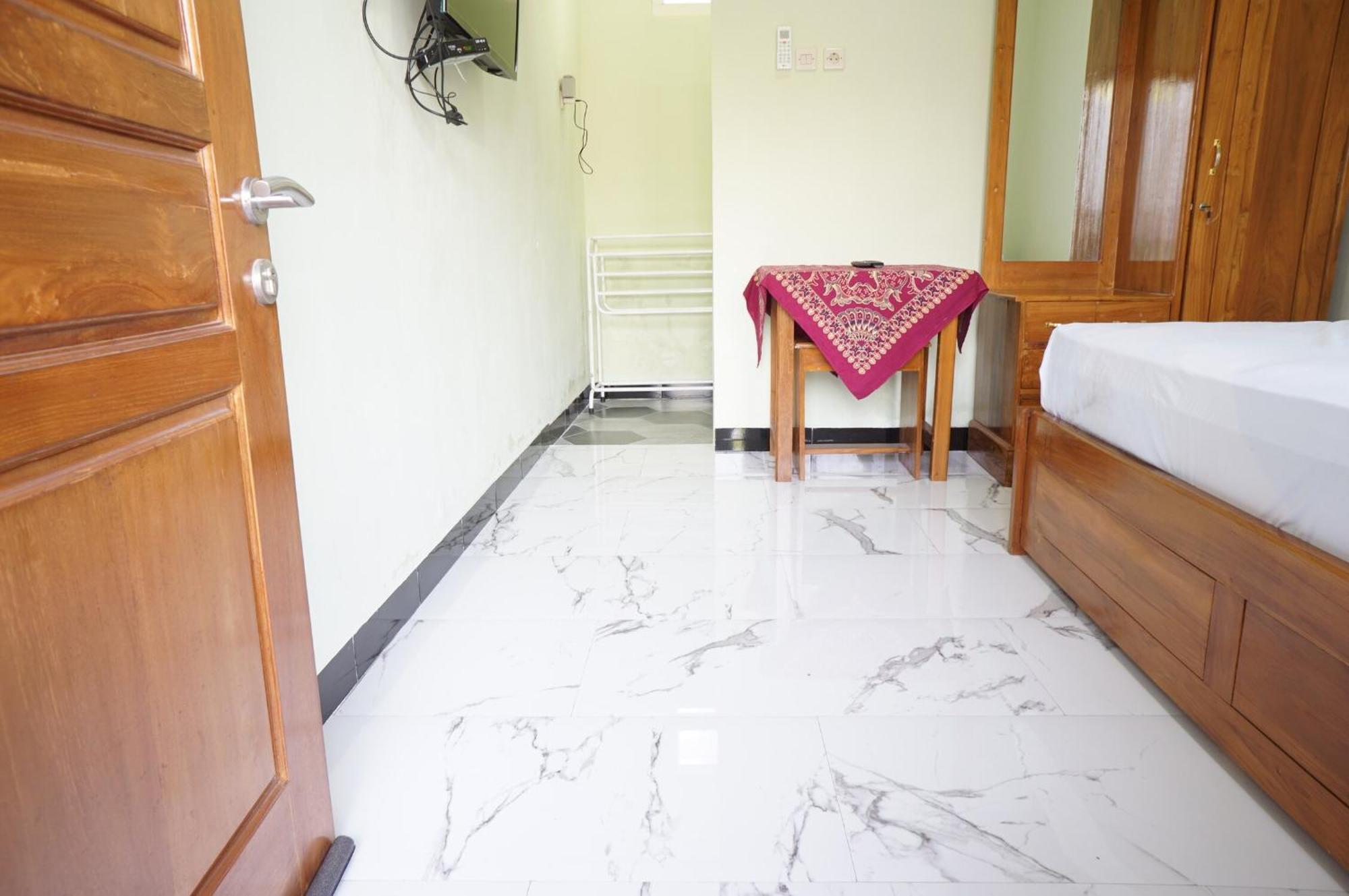 Hotel Oyo Life 93382 Gajayana Kost Female Only Syariah Jenggrik Exterior foto